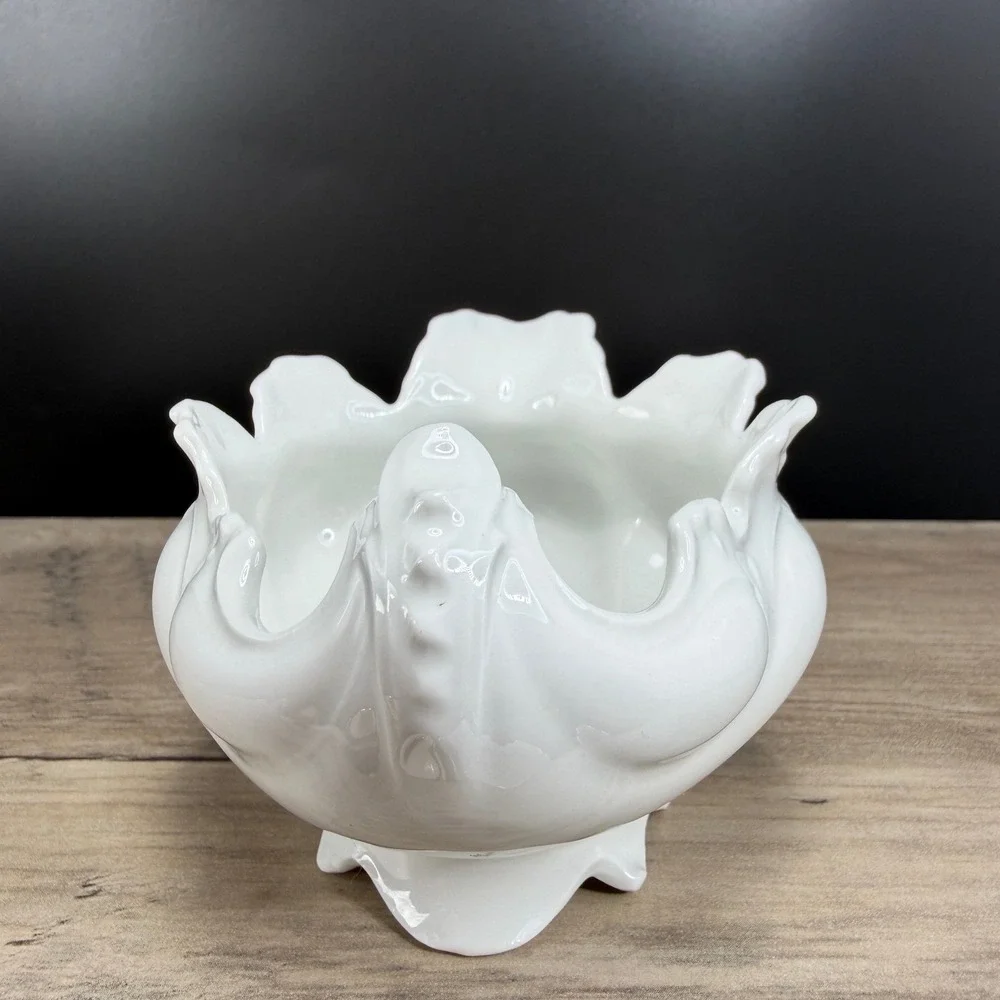 MZ Austria White Porcelain Footed Sugar Bowl‎ Scalloped Ruffled Shell Dish VTG